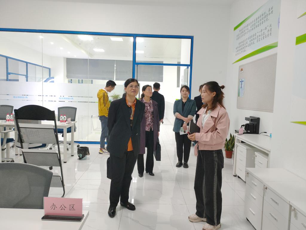 韦英带队深入经开区开展访企拓岗，精准推动技术开发与咨询领域的产教融合新赛道